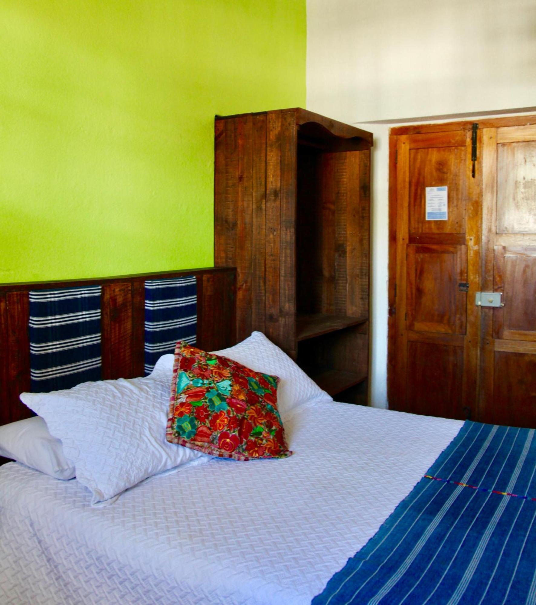 Hostal Antigueeno Antigua Exterior photo
